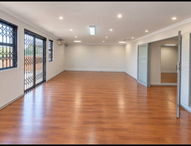 118M² OFFICE TO LET IN FOURWAYS